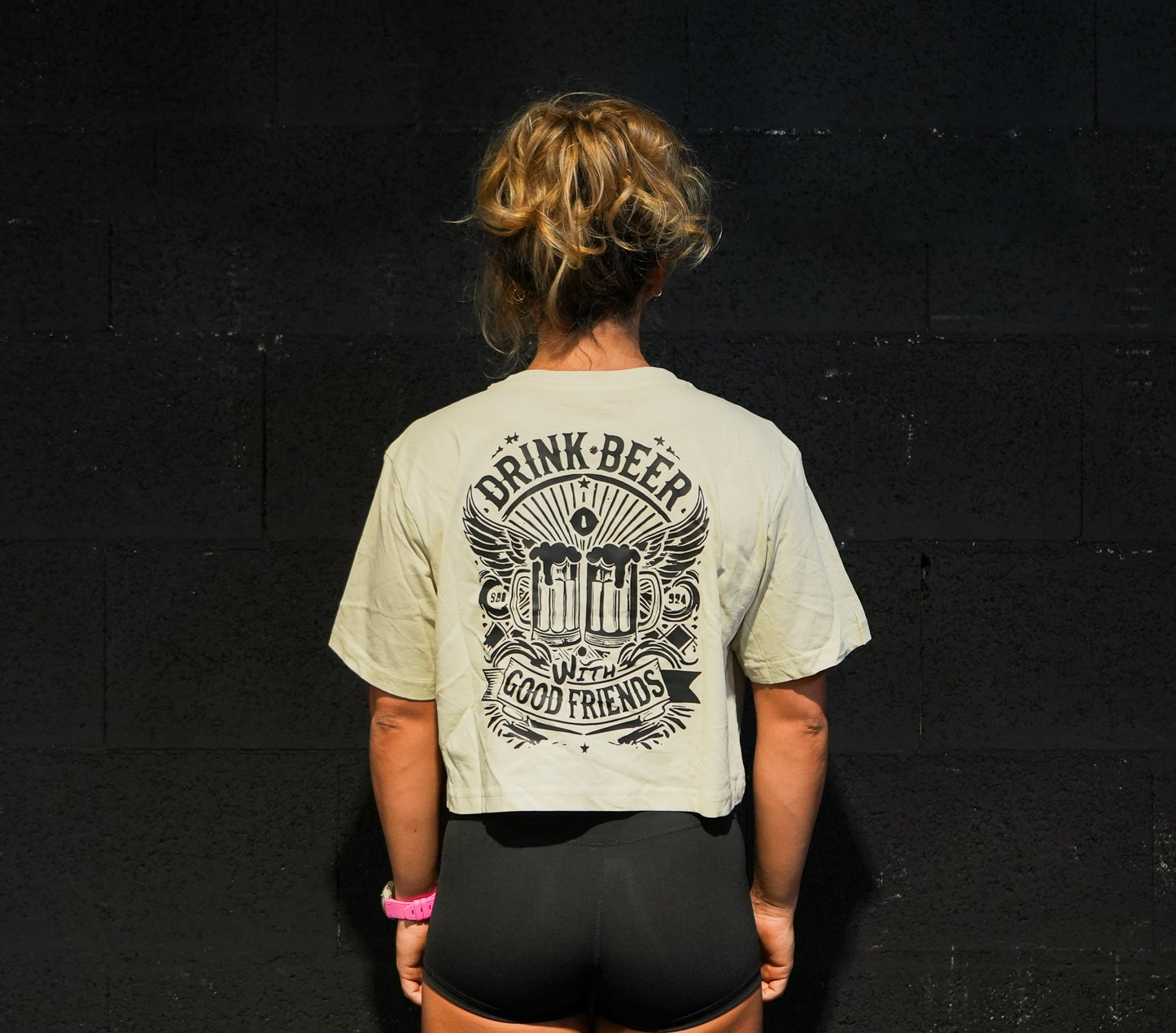 DRINK BEER - Crop Top Oversize SAND